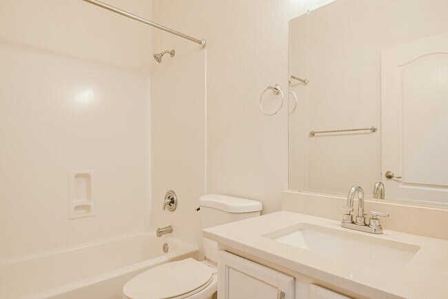 Building Photo - 831 S Nielson Ct