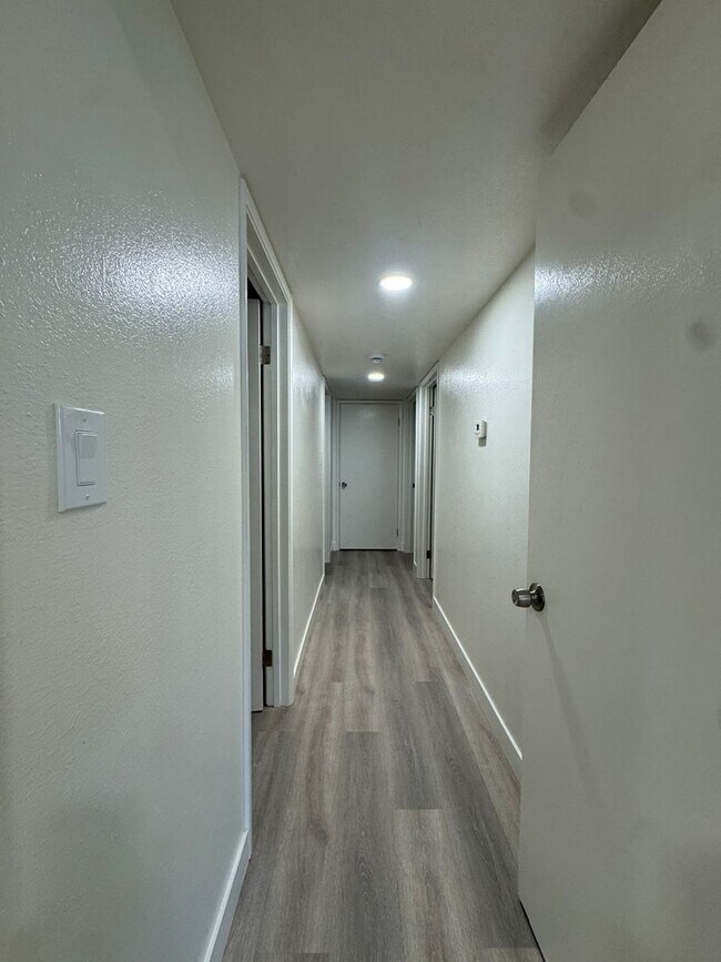 Building Photo - Samantha Way