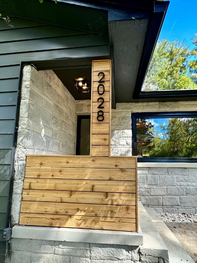 Building Photo - "Charming 2-Bed Gem with Granite Elegance ...