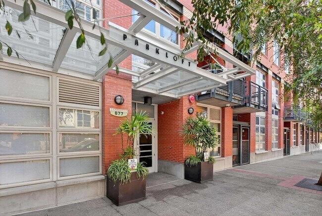 Building Photo - 877 Island Ave