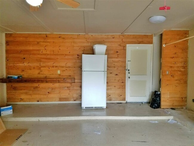Building Photo - 3800 Kingsway Dr