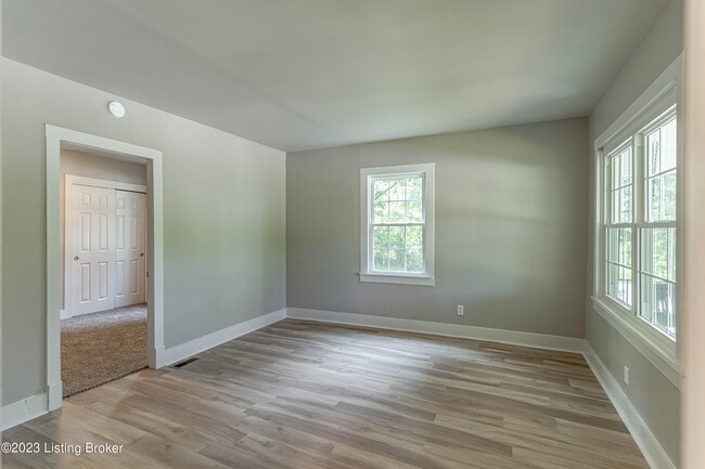 Building Photo - 1886 S Bardstown Rd