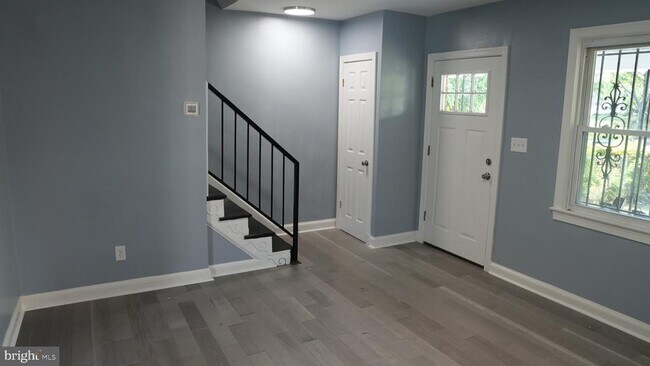 Building Photo - 4623 Jay St NE