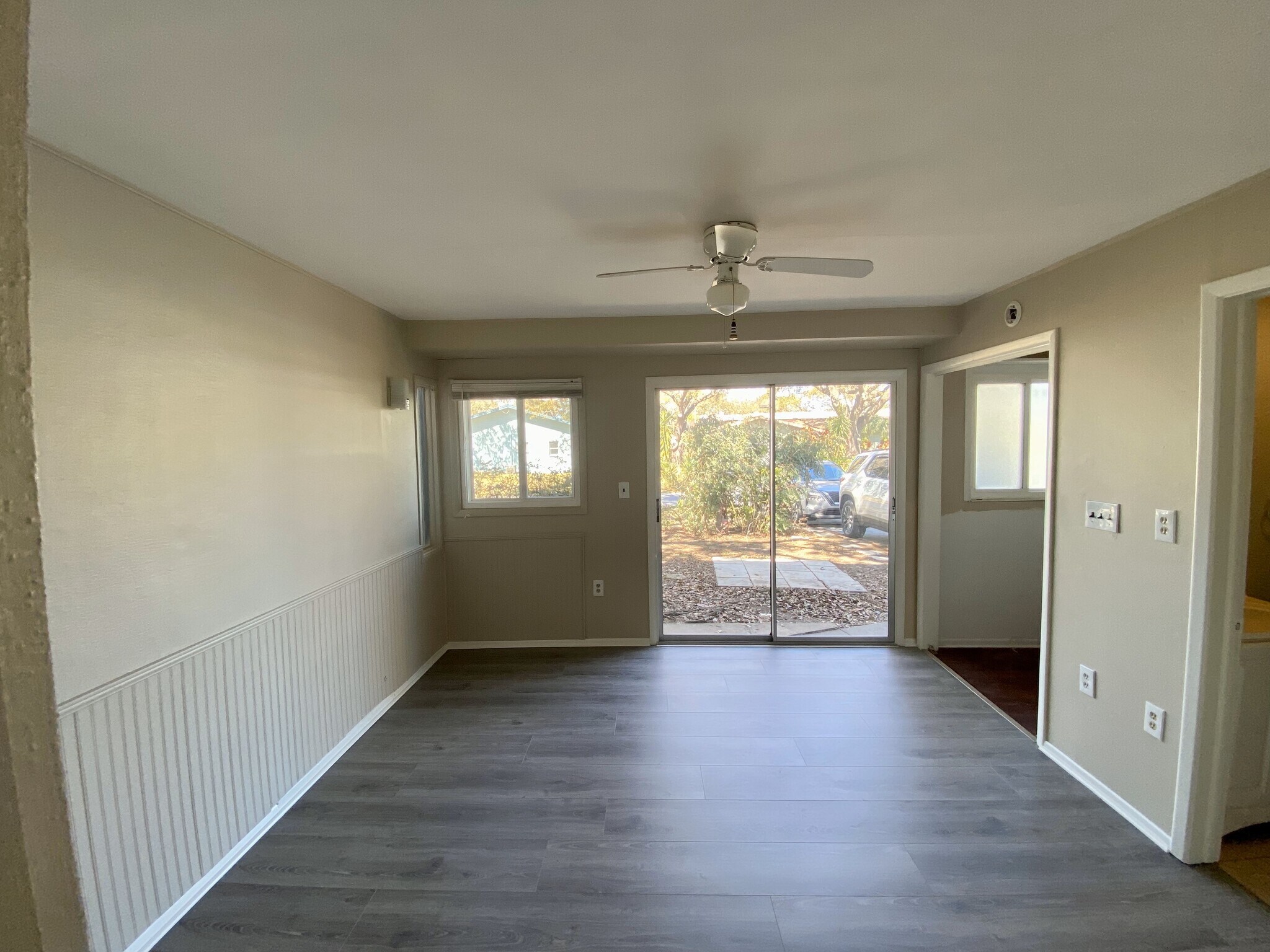 Building Photo - 1305 N Lotus Dr