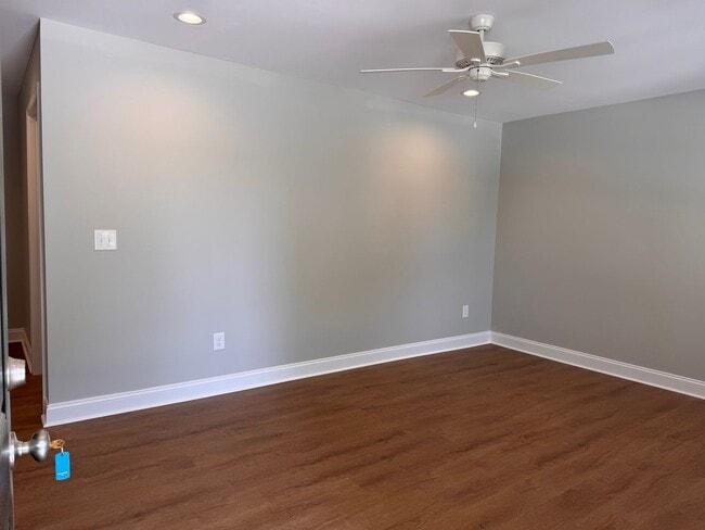 Building Photo - 2074