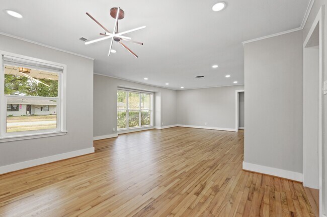 Building Photo - 5451 Redstart St