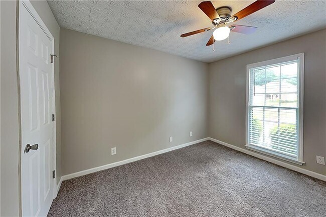 Building Photo - 405 Etowah Valley Way