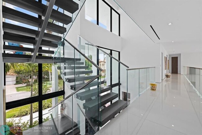 Building Photo - 401 Lido Dr
