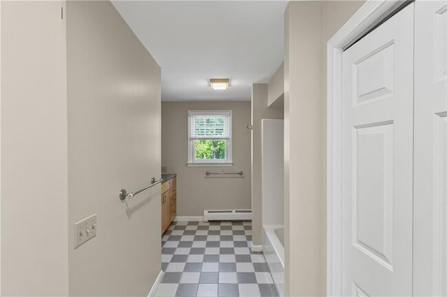 Building Photo - 544 Slocum Rd