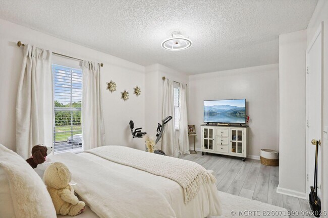 Building Photo - 368 Waterside Dr