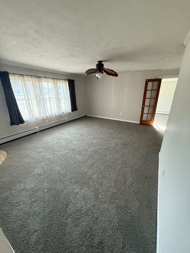 Building Photo - 5 bed / 2 Bath Neshaminy School District Single Family Home