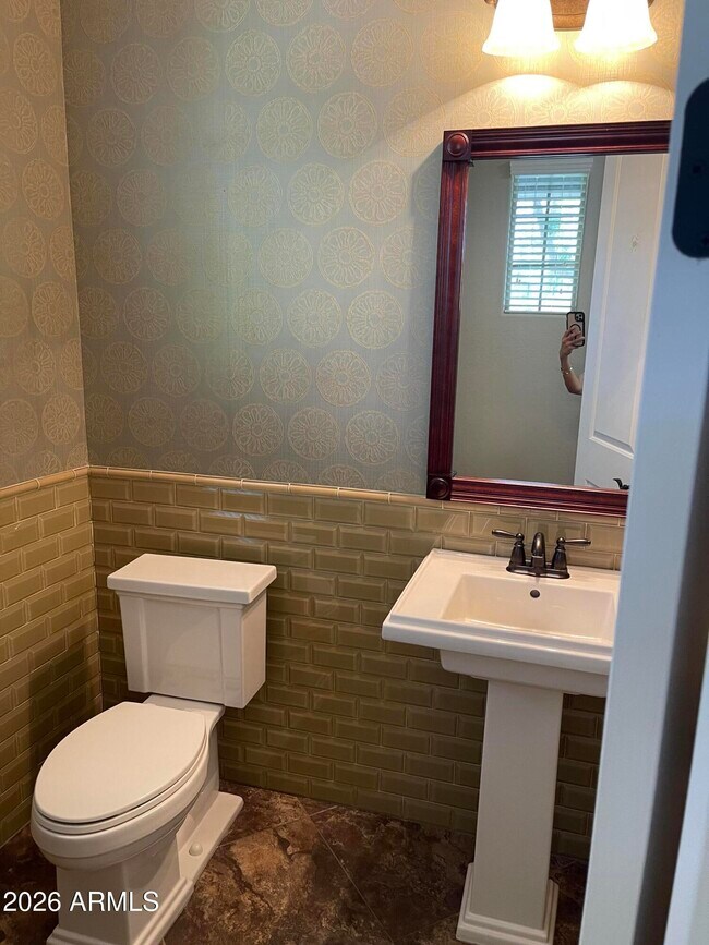 Building Photo - 2543 E Penedes Dr