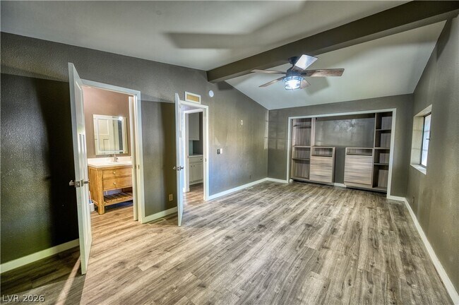 Building Photo - 5581 Wheatfield Dr