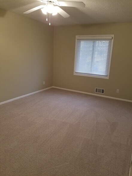 Building Photo - 10326 Balsam Ln