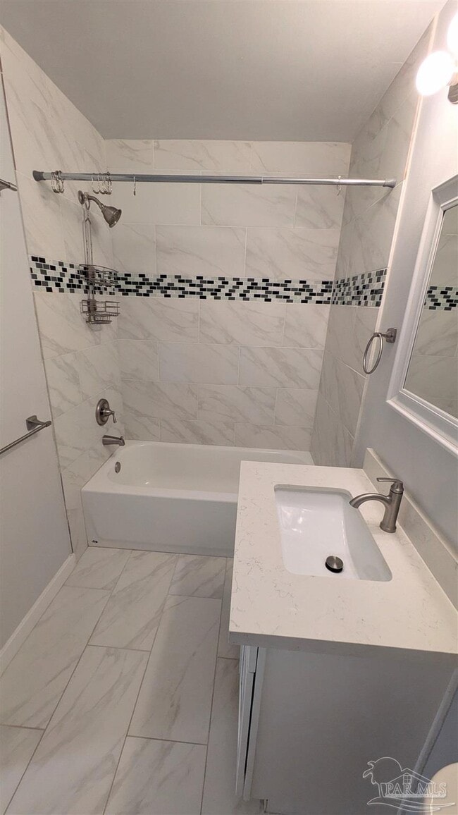 Building Photo - 5912 Sarah Dr