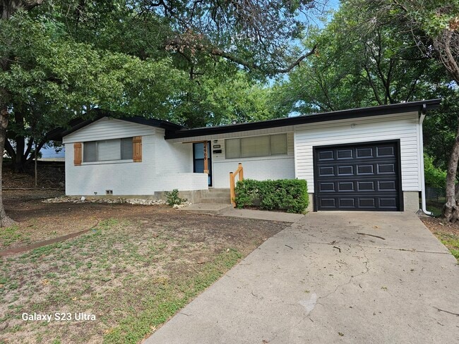Primary Photo - 4909 Sunset St