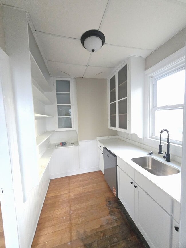 Building Photo - 848 Smith St