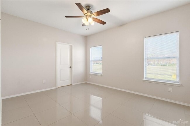 Building Photo - 14 Lancelot