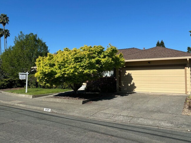 Building Photo - Updated Single level 3 bedroom 2 bathroom Bennett Valley Home with new paint and beautiful refini...