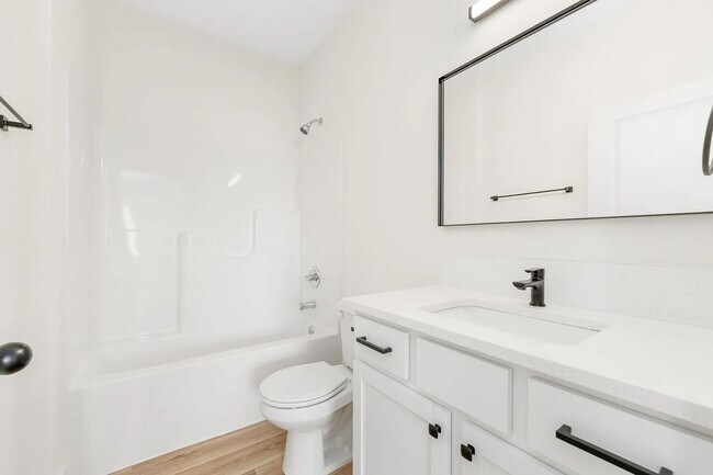 Building Photo - 3 Bedroom Townhome! Goddard School District!