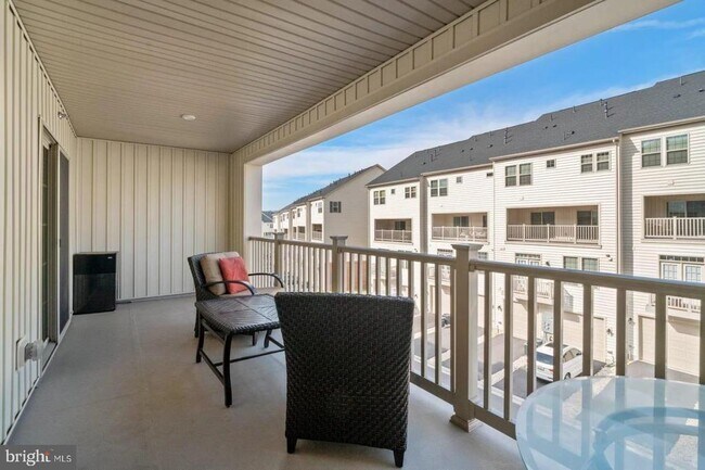 Building Photo - 5950 Etterbeek St