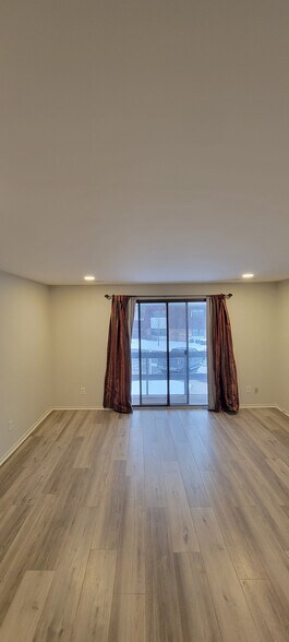 Primary Photo - 1080 S Nelson Ave