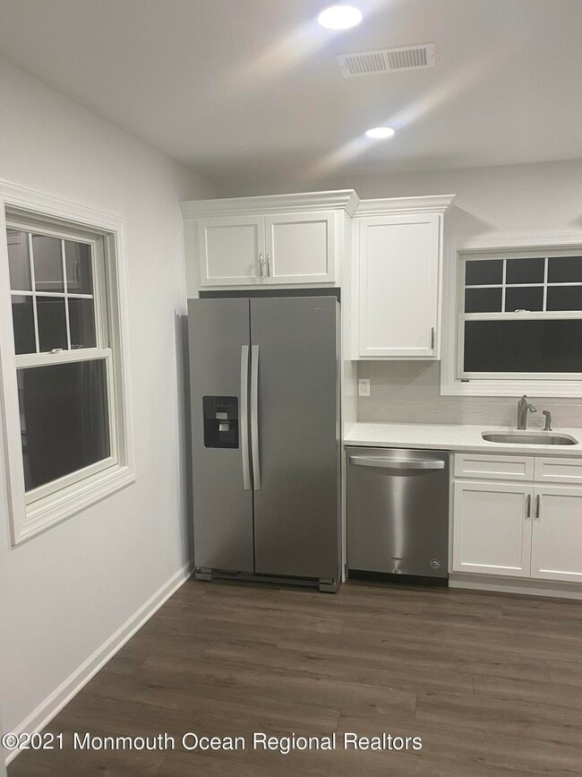 Building Photo - 8 Ravine Dr