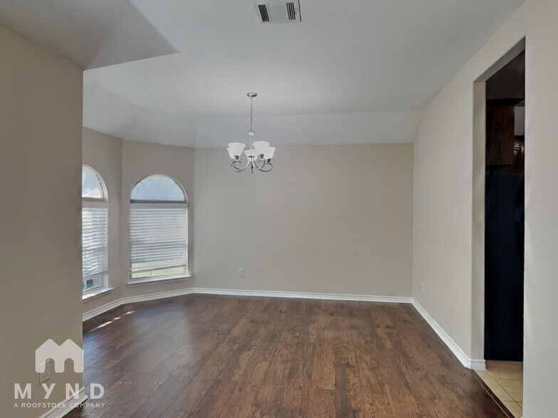 Building Photo - 1020 Hiddencreek Dr