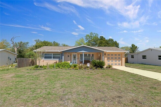 Primary Photo - 11 Oak Hollow Dr