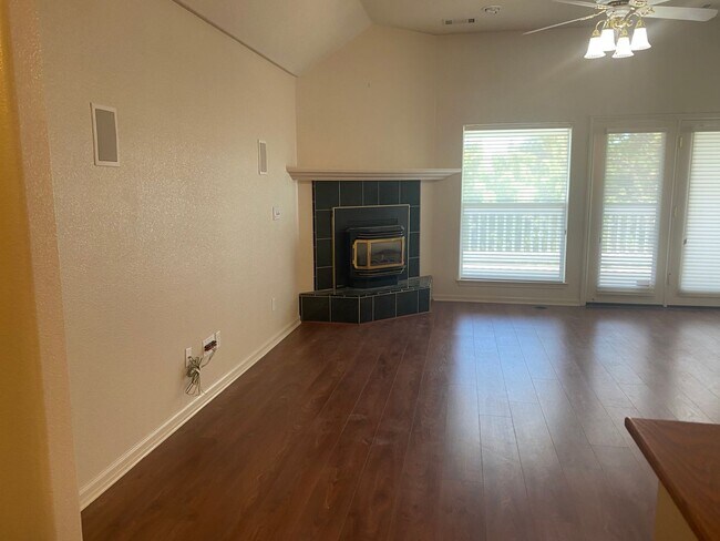 Building Photo - Beautiful Lakefront Home in the Vineyard! ...