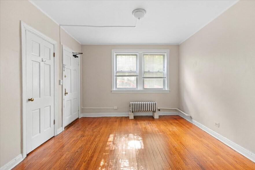 Building Photo - 1801 W Farwell Ave