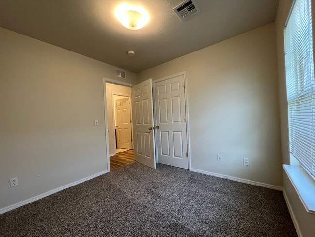 Building Photo - GEOTHERMAL Heat and Air! 3 Bedroom/2 Bathroom with attached 2 Car Garage