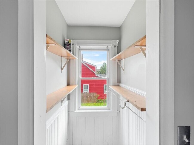 Building Photo - 362 Weeden St