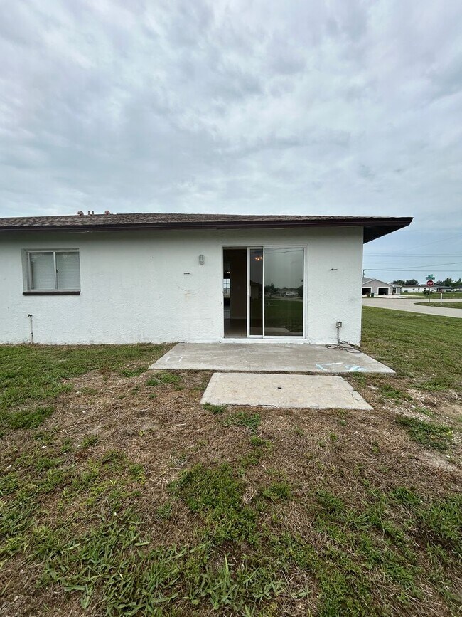 Building Photo - Welcome Home! Spacious 3-Bedroom, 2-Bathro...