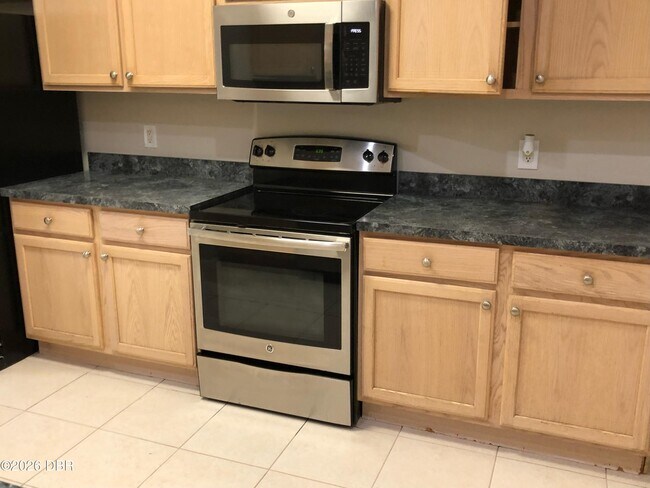 Building Photo - 5007 Sail Ct