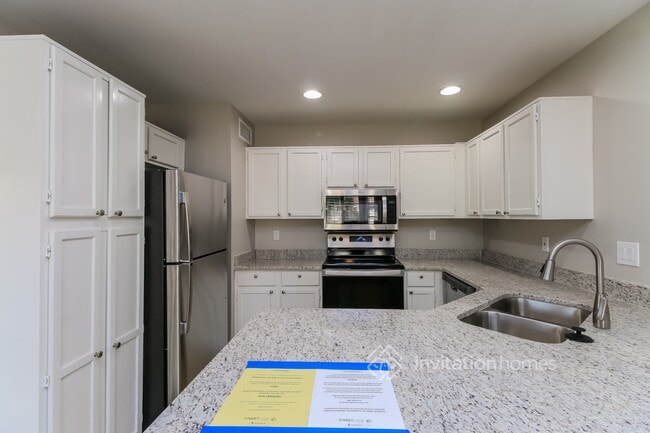 Building Photo - 1811 S 39th St