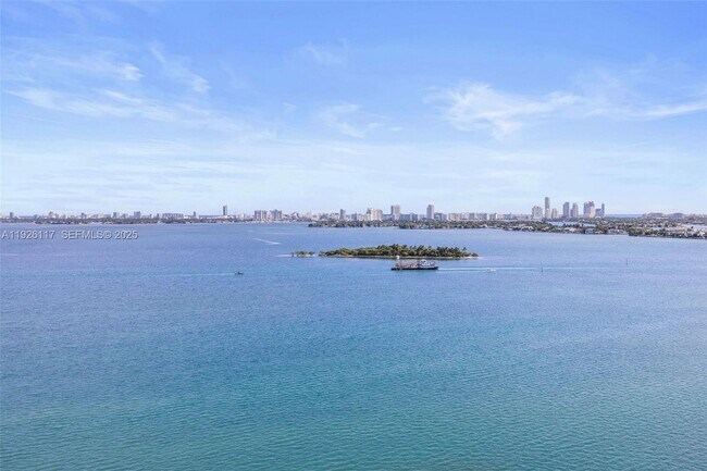 Building Photo - 665 NE 25th St