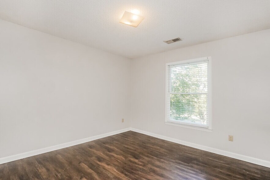 Building Photo - 2279 Hickory Path Dr