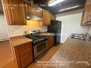 Building Photo - One Bedroom One Bath Apartment Four Minute...