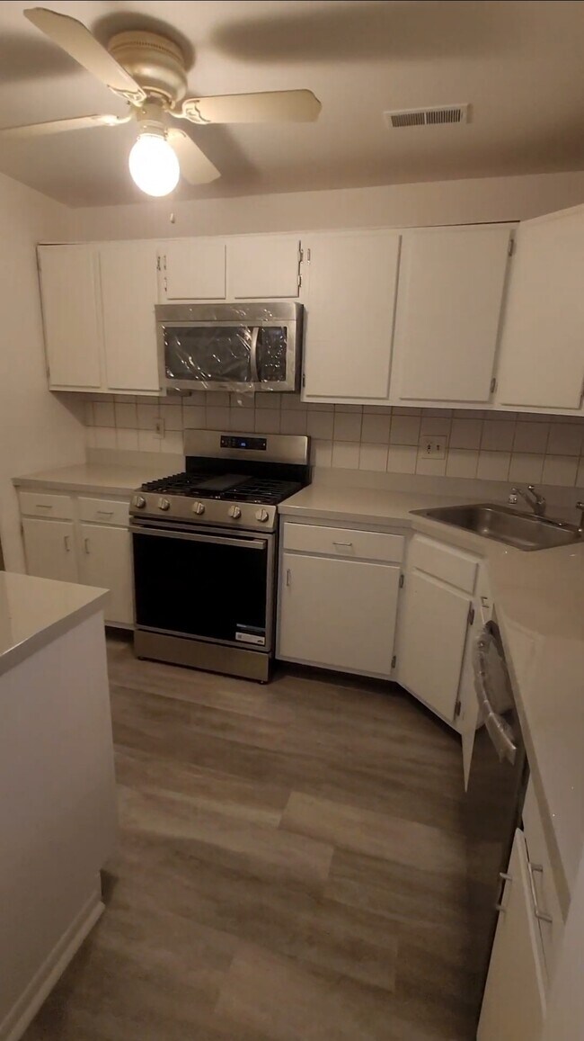 Building Photo - 1303 Morris Ct