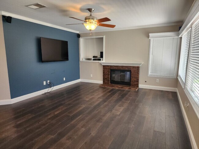 Building Photo - Gorgeous 4 Bedroom/3 Bath Home in South Temecula!