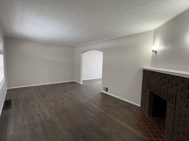 Building Photo - 17407 Woodbury Ave