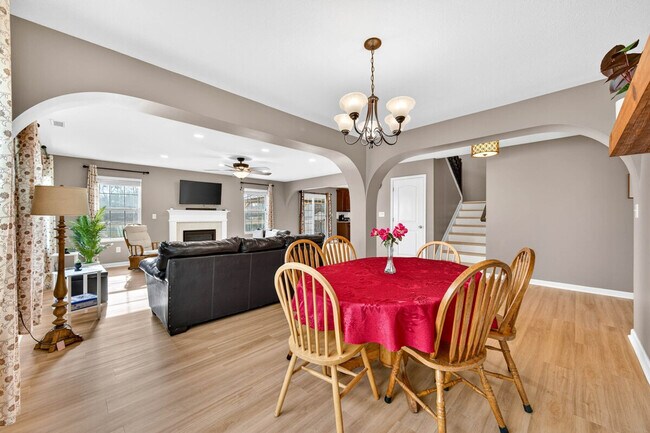 Building Photo - 1961 Creek Bank Dr