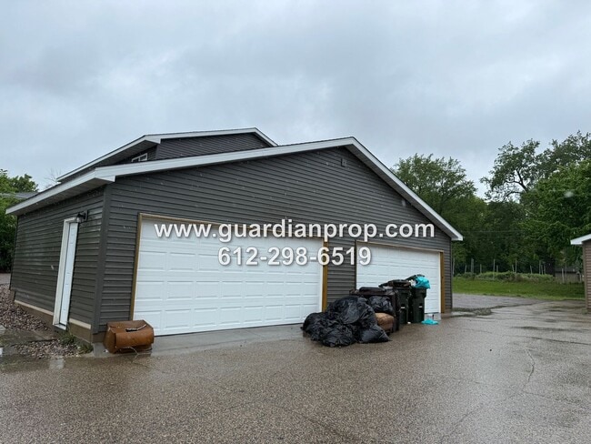 Building Photo - 2024 Built Townhouse Available Now, Open F...