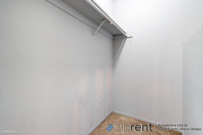 Building Photo - 2 br, 1 bath Townhome - 7384 Franklin Blvd...