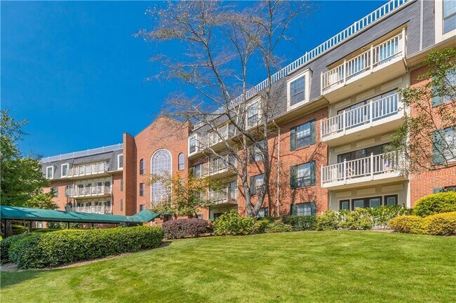 Building Photo - 28106 Plantation Dr NE