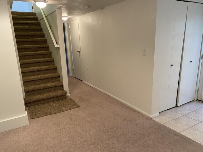 Building Photo - 5621 Fauntleroy Way SW