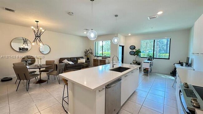 Building Photo - 4640 NW 84th Ave