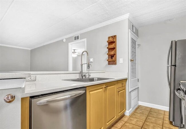 Building Photo - 5304 W Kennedy Blvd