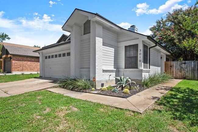 Building Photo - 3010 Siskin Dr